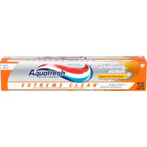 Aquafresh Extreme Clean Whitening Fluoride Toothpaste | Mint Blast | 5.6 Ounce